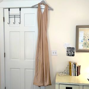 COPY - Show Me Your MuMu Jasmine Halter Maxi Dress Color: Champagne Luxe Satin
…